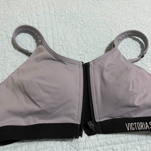 Victoria Sport Knockout front-close sport bra